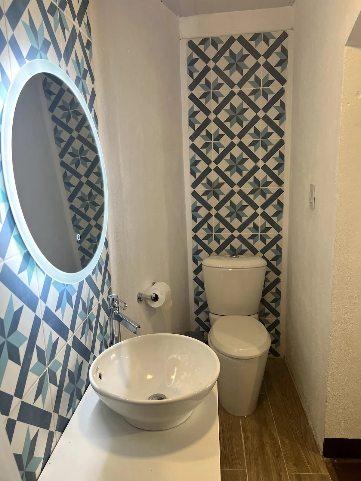 A patterned-tile bath